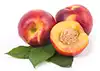 pêches ou nectarines fermes mais mûres, coupées en deux et dénoyautées