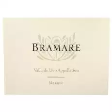 Couleur pourpre foncé. Arômes de fruits rouges et noirs mûrs mélangés à des notes épicées de vanille, de clou de girofle, de cannelle et de boîte à cigares. Notes de confiserie. Bouche concentrée avec des tanins doux et une texture veloutée.