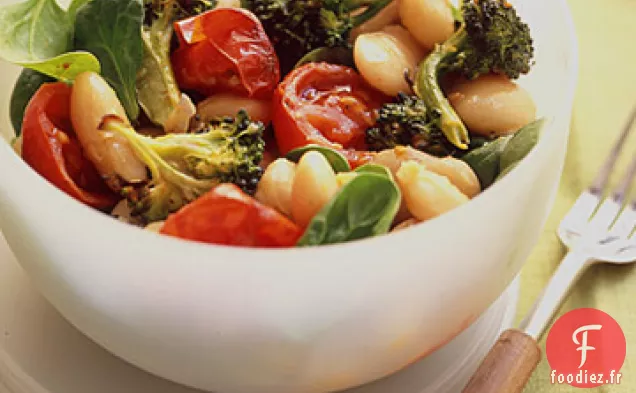 Salade de Haricots Blancs Avec Tomates Rôties Épicées et Brocoli