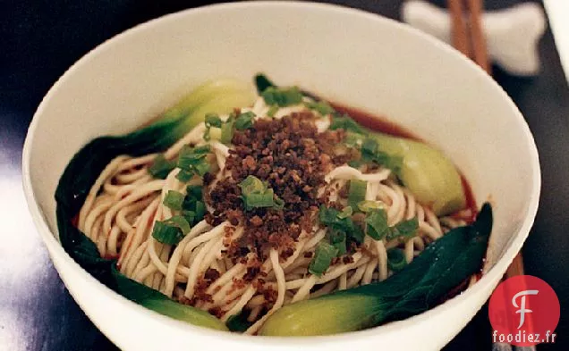 Nouilles Dan Dan aux Feuilles de Moutarde Marinées