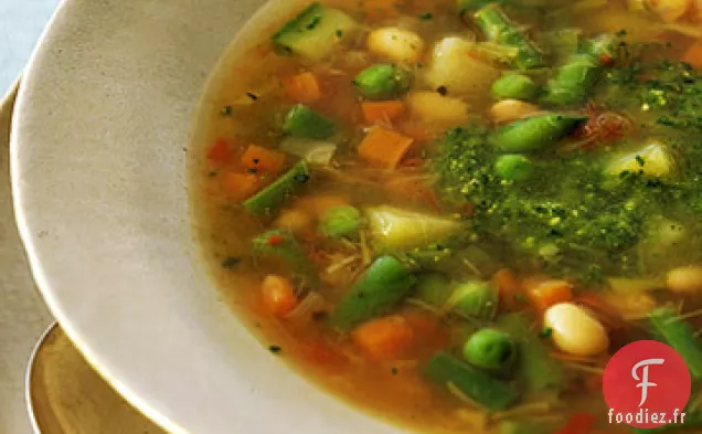 Soupe De Légumes De Printemps Au Pesto
