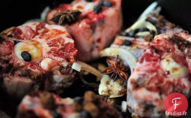 Queues De Bœuf Braisées Aux Légumes Verts Chinois