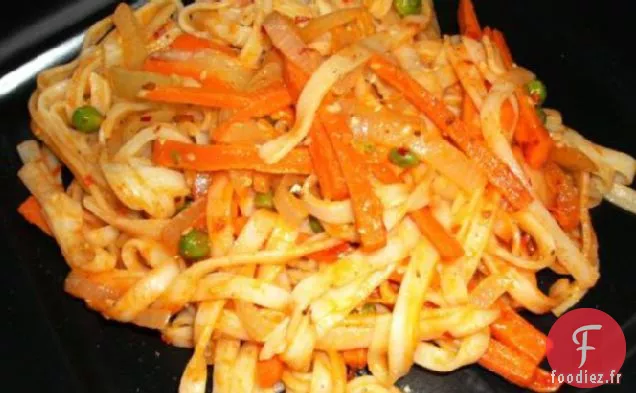 Nouilles de Riz À la Sauce Tahini et Légumes Mélangés