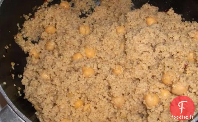 Couscous De Blé Entier Aux Épices Indiennes Et Pois Chiches