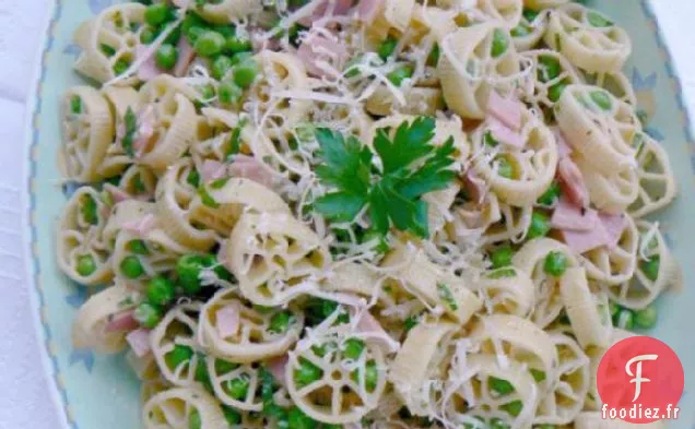 Jolie Salade de Pâtes aux Petits Pois, Parmesan et Jambon