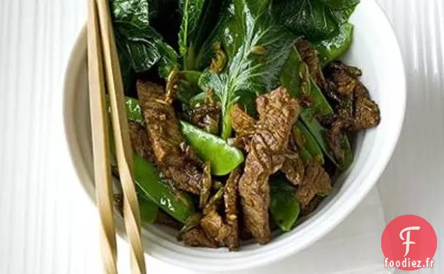 Boeuf Au Gingembre Et À L'Ail Avec Des Feuilles De Sésame