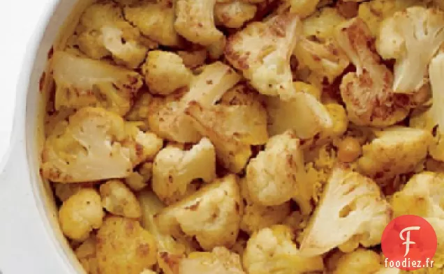 Riz Au Chou-Fleur Au Curry à Une Casserole