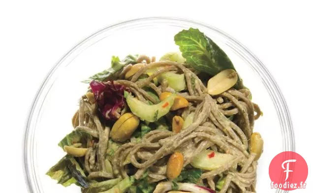 Nouilles Soba au Sésame avec Concombre, Bok Choy et Légumes Verts mélangés