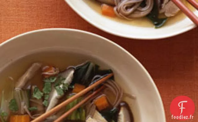 Soupe de Nouilles Soba Au Poulet à la Citronnelle