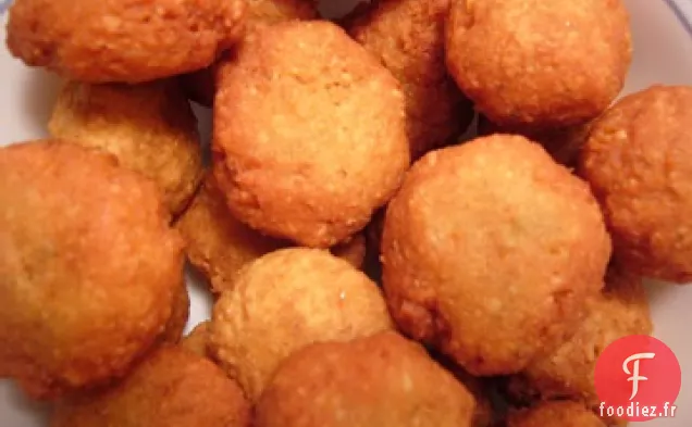 Beignets de Haricots Garbanzo et Pommes de Terre avec Harissa au Poivron Rouge