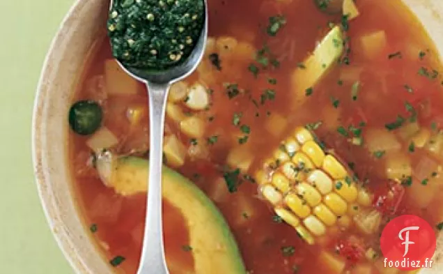 Soupe de Fiesta Mexicaine avec Tomatillo Rôti et Pesto de Coriandre