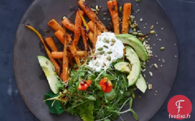 Salade de Carottes et d'Avocats aux Graines Croquantes