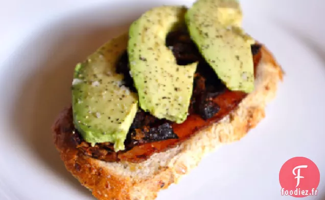 Sandwich au Bacon, à l'Avocat et aux Tomates Séchées