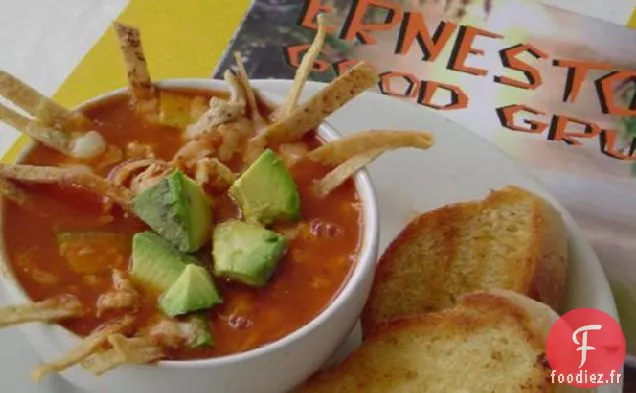 La Célèbre Soupe de Tortillas au Poulet de Dionicia