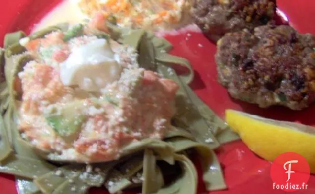 Pâtes Grecques À La Sauce À L'Avocat