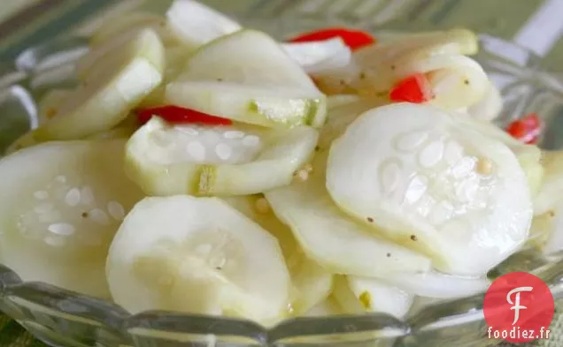 Salade Crabe-Concombre dans des tasses de Tomates