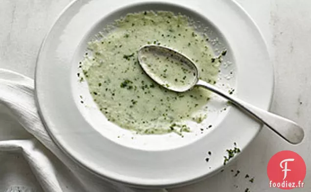 Soupe de Concombre Réfrigérée aux Feuilles de Menthe