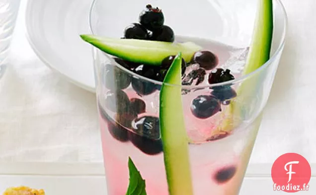 Cocktail d'Arbustes au Concombre, au Soju et aux myrtilles