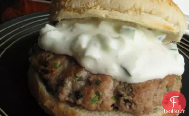 Hamburgers à la Dinde et aux Herbes Avec Vinaigrette Au Yogourt Et Au Citron