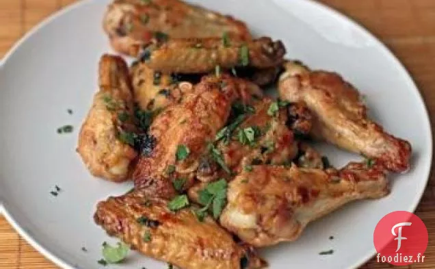 Ailes de Poulet Croustillantes au Curry et Sauce au Concombre à la Coriandre