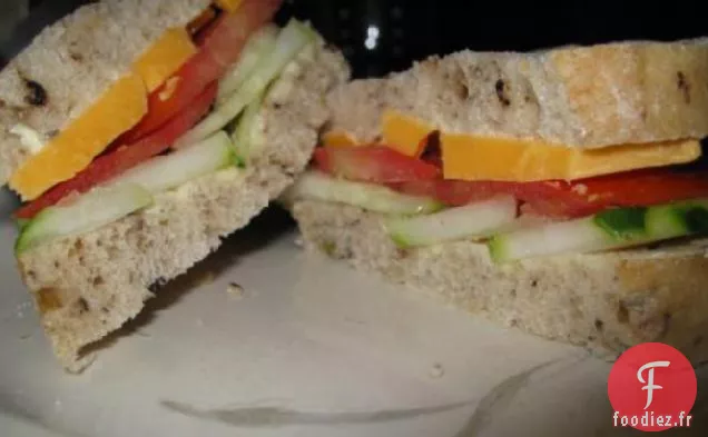Sandwich au Concombre, Tomate et Cheddar