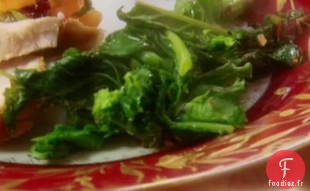 Rabe de Brocoli Sauté au Poivron Rouge Écrasé