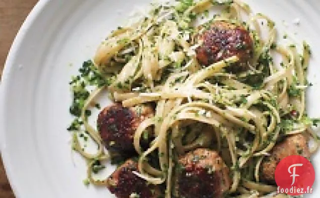 Pesto De Rabe Au Brocoli Avec Pâtes De blé Entier Et Saucisse De Dinde