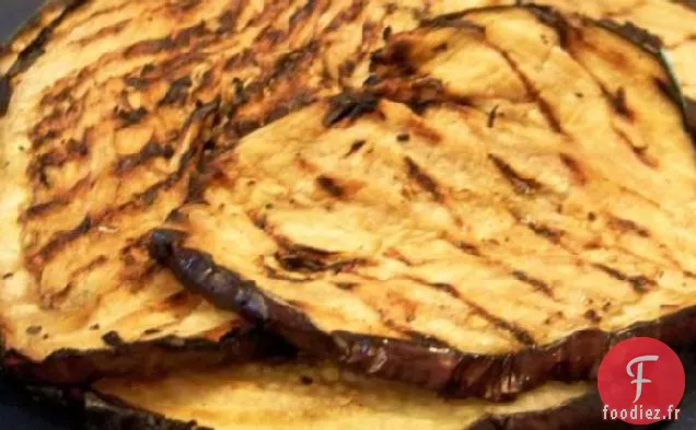 Aubergine (Aubergine) sur le gril