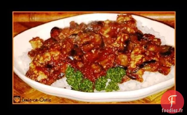 Aubergines Sautées et Porc à la Sauce Tomate sur Riz