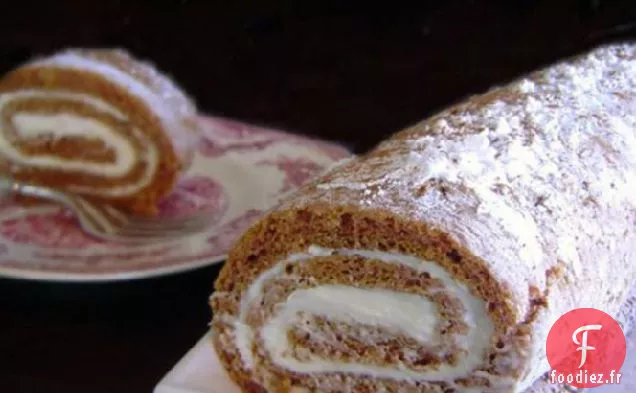 Rouleau De Gâteau À La Citrouille Avec Garniture Au Fromage À La Crème