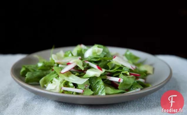 Salade De Radis Et D'Escarole À La Vinaigrette Aux Anchois