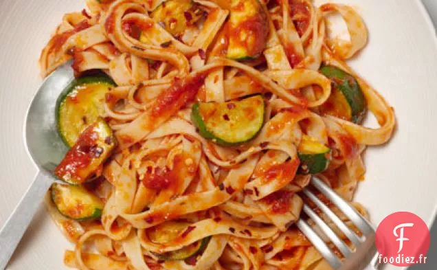 Fettuccine Aux Courgettes Épicées - Sauce Tomate