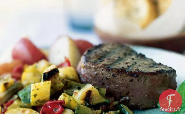 Filet Mignon Grillé avec Salade de Légumes Chauds