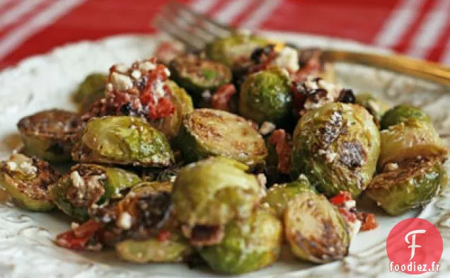 Choux De Bruxelles Olive Avec Feta, Poivrons Rouges Rôtis Et Bacon