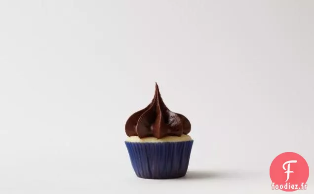 Mini Cupcakes Jaunes à la Gousse de Vanille avec Glaçage au Chocolat Crémeux