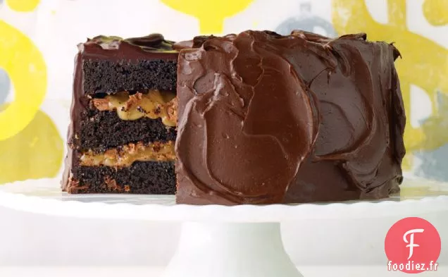 Gâteau au Chocolat avec Croquant au Chocolat au Lait et Sauce Caramel