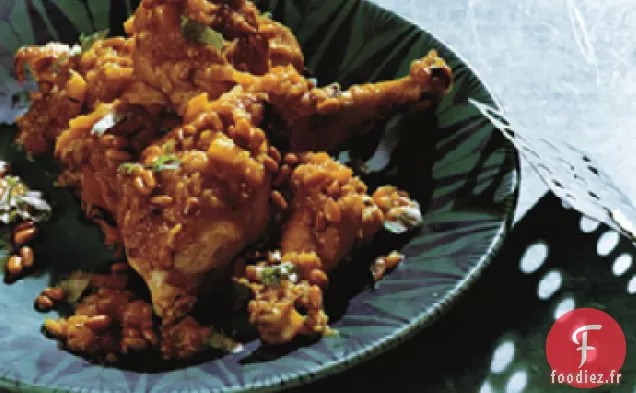 Tajine de Poulet aux Abricots et Pignons de Pin Épicés