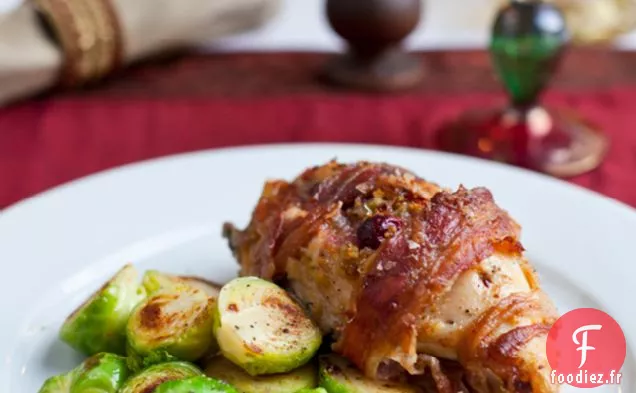 Poulet Farci Aux Canneberges Enveloppé Dans De La Pancetta Avec Du Br Poêlé