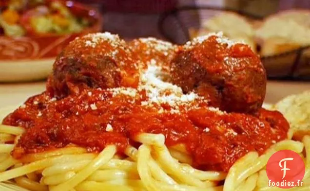 Bucatini avec Sauce au Bacon et Boulettes de Viande