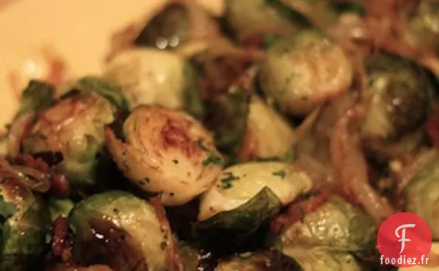 Choux De Bruxelles Rôtis Aux Oignons Caramélisés Et Bacon
