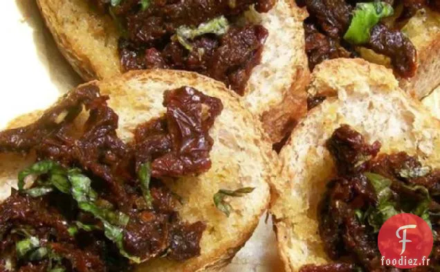 Crostini de Tomates Séchées au Soleil et Basilic