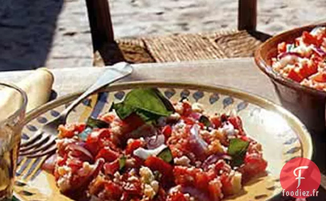 Salade de Tomates et de Pain à l'Oignon Rouge
