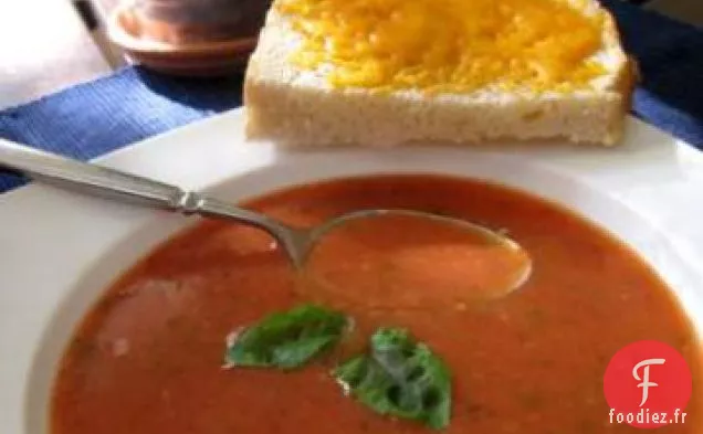Soupe Tomate-Basilic Maison avec Toasts au Fromage