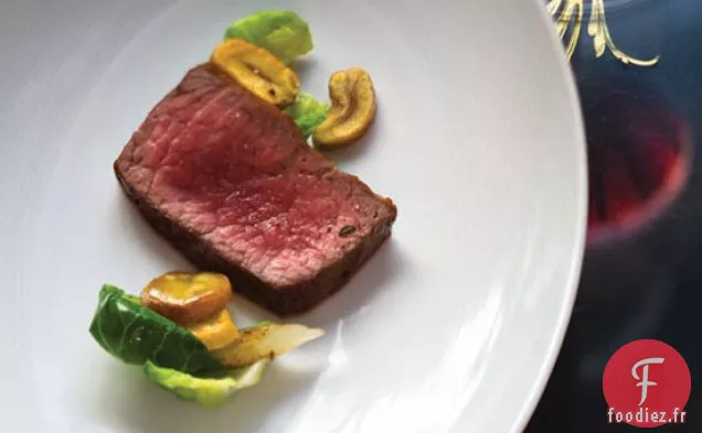 Rôti d'Entrecôte aux Châtaignes et Feuilles de Chou de Bruxelles