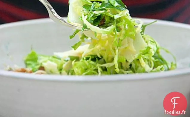 Salade de Choux de Bruxelles Rasés à la Vinaigrette de Dijon