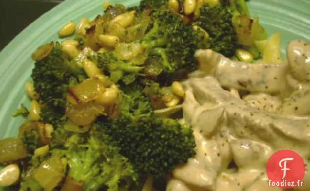 Brocoli Aux Oignons Caramélisés Et Pignons De Pin