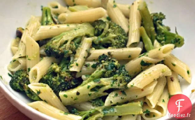 Penne de Diane Rossen Worthington avec Brocoli rôti et Gremolata à la Pistache