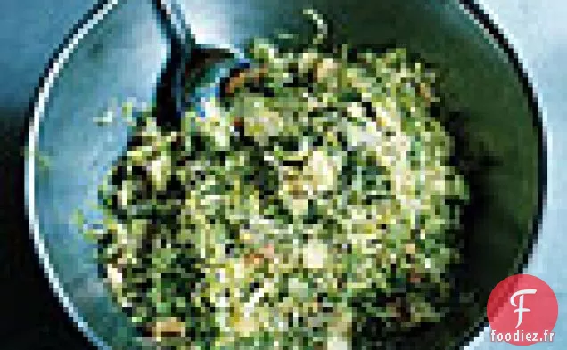 Salade de Chou de Bruxelles Rasé aux Noix Fraîches et au Pecorino