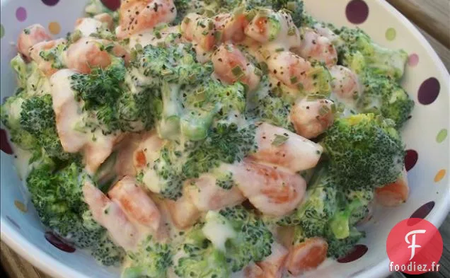 Mélange De Poulet Aux Légumes Et Sauce Aux Herbes Au Citron