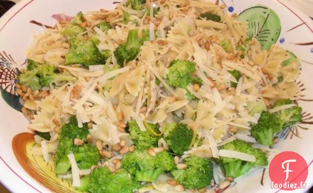 Côtelettes De Porc Étouffées Avec Du Riz Sale